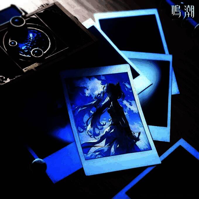 黑白色调下的尤诺侧脸剪影，透露出神秘与哀愁的情绪氛围