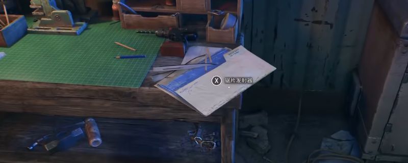 玩家正在攀爬一座废弃仓库的外墙，顶部隐约可见一个发光的橙色宝箱，周围布满锈蚀的金属管道