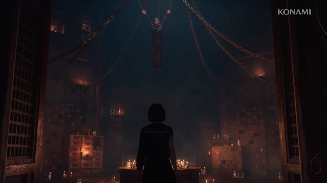 游戏中主角面对白色怪物的紧张对峙场景，画面充满压抑氛围