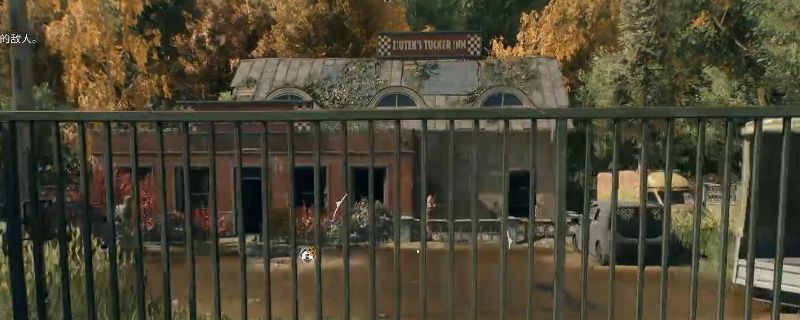 《消逝的光芒：困兽》中旅店安全屋外观场景，建筑位于城市边缘，周围布满废弃车辆与游荡的感染者