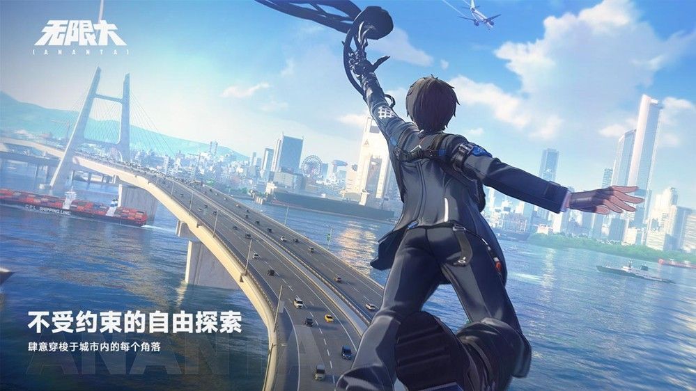 角色正用绳索装置从一栋大楼摆荡至另一栋，下方是密集的城市街道，车辆行驶，行人往来