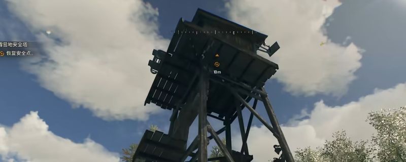玩家角色正从断裂的梯子处跳跃攀上露营地安全塔，背景为荒废的国家公园设施与铁架结构