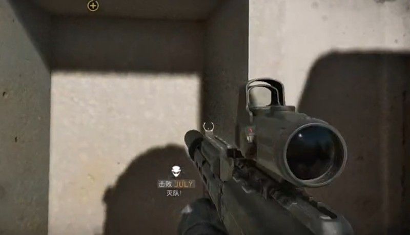 法老枪口部位特写，分别展示了安装补偿器与消音器的两种形态，配有红色标注说明各自功能特点