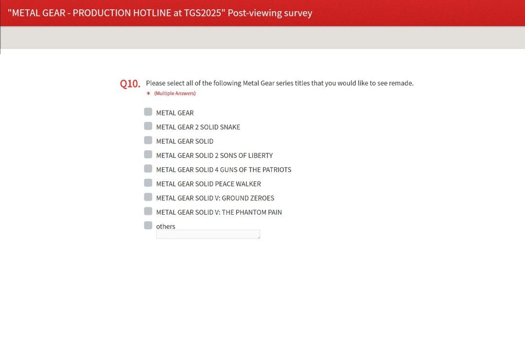 《合金装备：和平行者》游戏画面，斯内克在基地外潜行，夜视仪开启，周围警卫巡逻