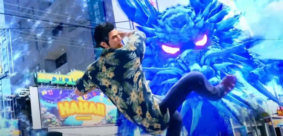 桐生与孩子们在孤儿院庭院中玩耍，阳光明媚，画面温馨