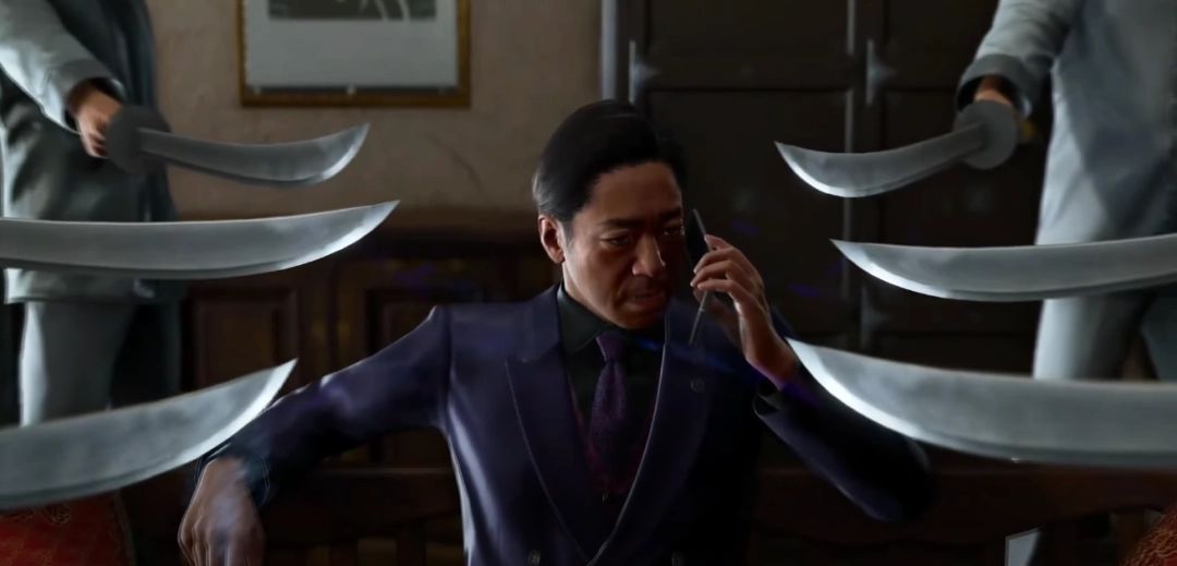 儿童房间内景，墙上贴满画作，体现温情主题