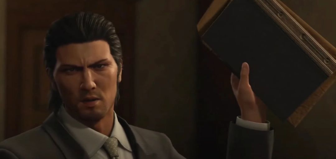 女性角色悲伤哭泣，桐生伸手安慰，情感张力十足