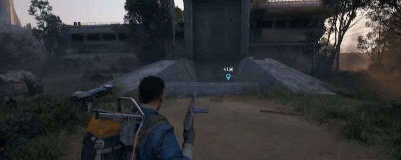 《ARC Raiders》游戏中水处理厂外部场景，建筑结构复杂，周围有警示标志与污染区域标识