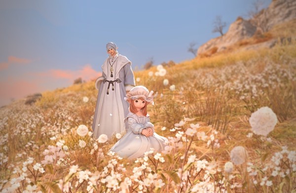 弦月套装角色展示，银白色轻甲搭配弯月纹饰，优雅中透露神秘