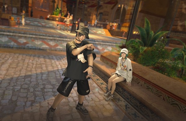 街头涂鸦卫衣套装穿搭效果，潮流感十足，背景为都市风格街景