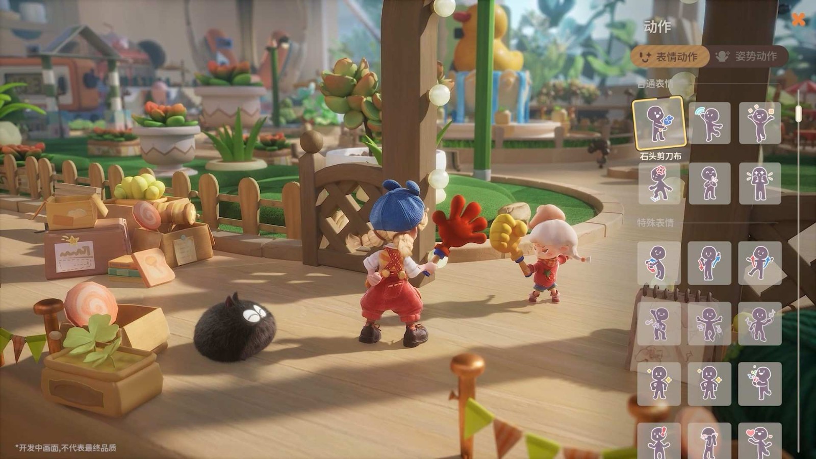 心想家与粒粒伙伴并肩躺在沙发上看电视的温馨互动场景，氛围宁静而温暖