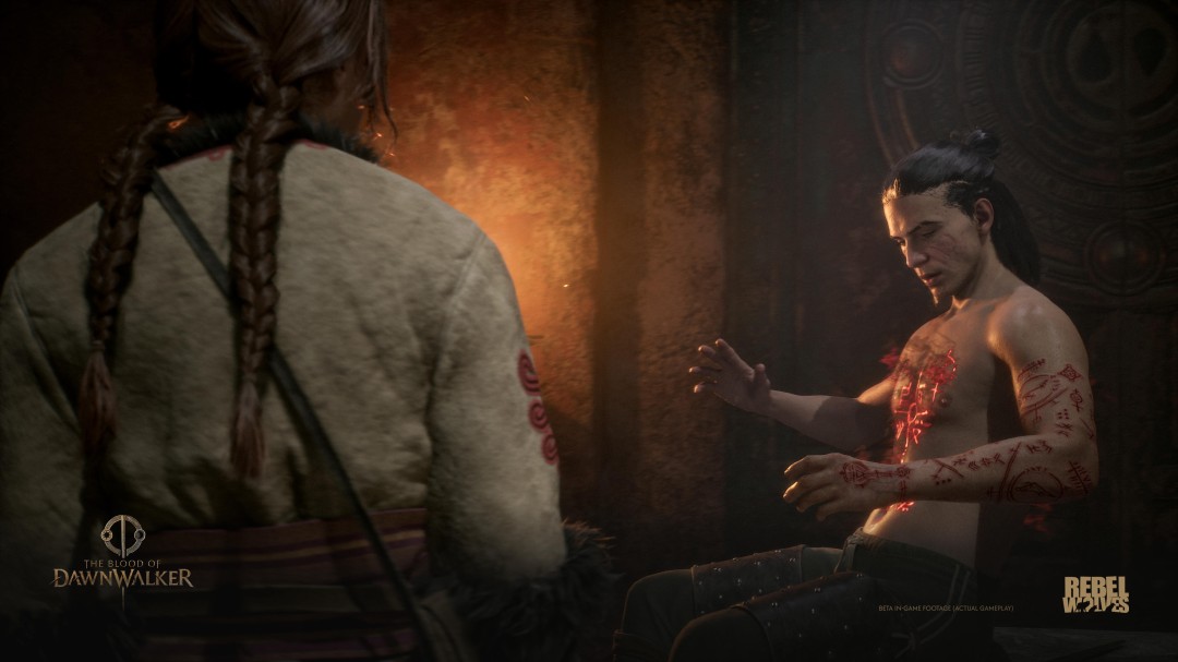 战斗场景特写，主角夜间形态跃起扑向一群持火把的村民，空中留下血色残影