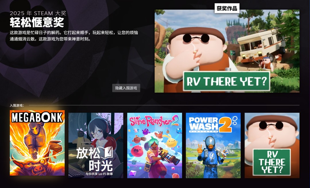 《我们到了吗?》车内视角，窗外夕阳洒在田野上，车内小狗趴在座位上打盹，整体氛围宁静祥和