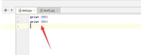 PyCharm界面中打开old_file.py文件，代码区域显示已编辑的Python代码