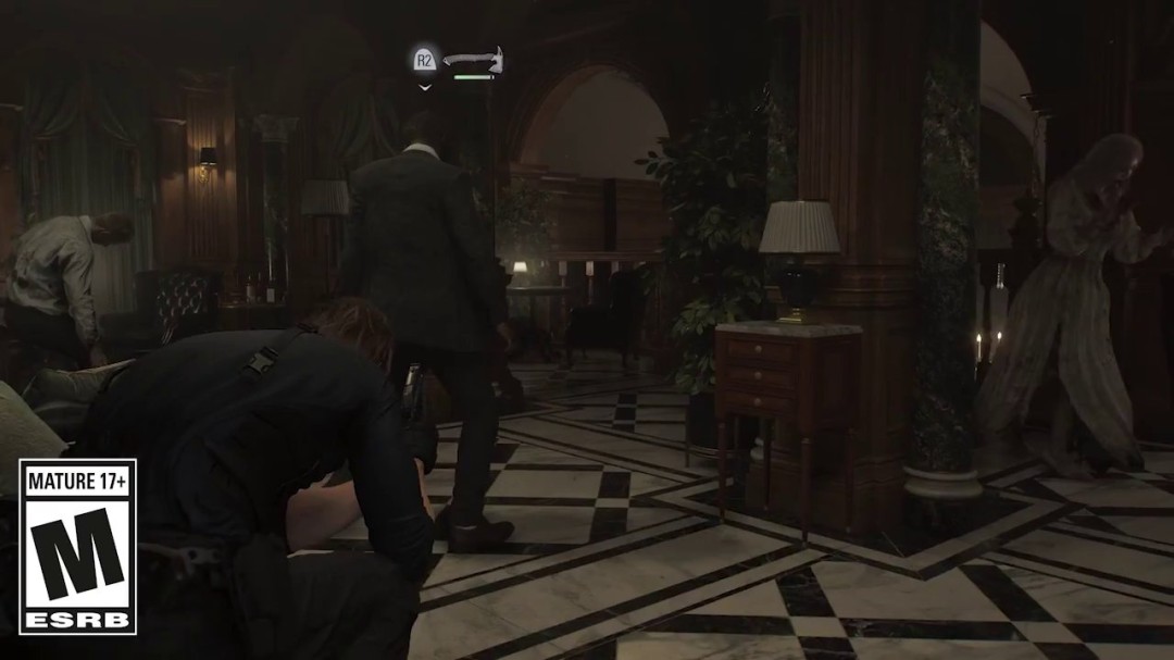 动态演示：里昂侧身格挡电锯攻击瞬间，火花四溅，随即旋身挥斧，斧刃带出残影斩断敌人手臂，地面电锯余势旋转飞出