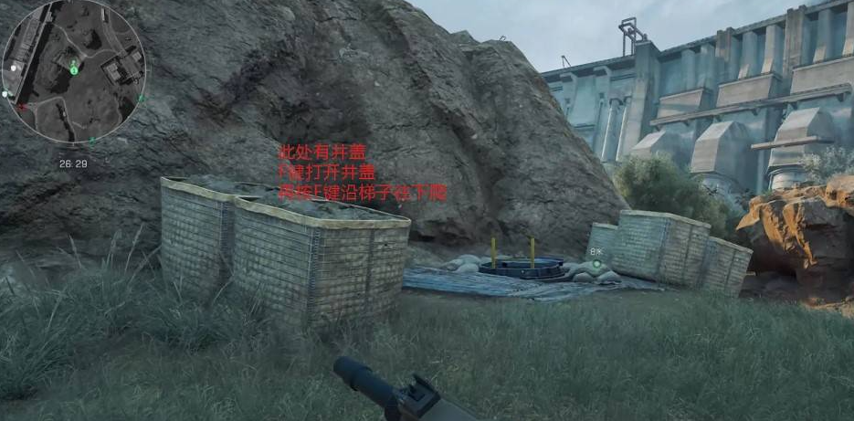 地下管廊内部第一段通道：泛黄应急灯带照明，两侧布满管线支架与凝结水珠的金属管壁