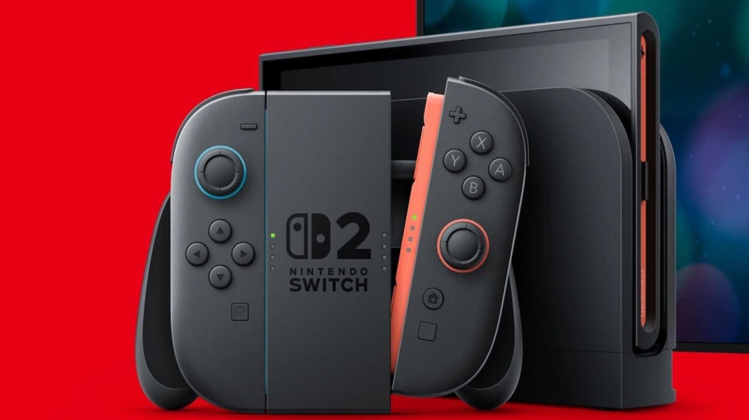 Switch 2工程机谍照（模糊处理），可见加宽底座、新型触控屏及强化散热格栅，桌面旁散落多张高容量MicroSD EX存储卡