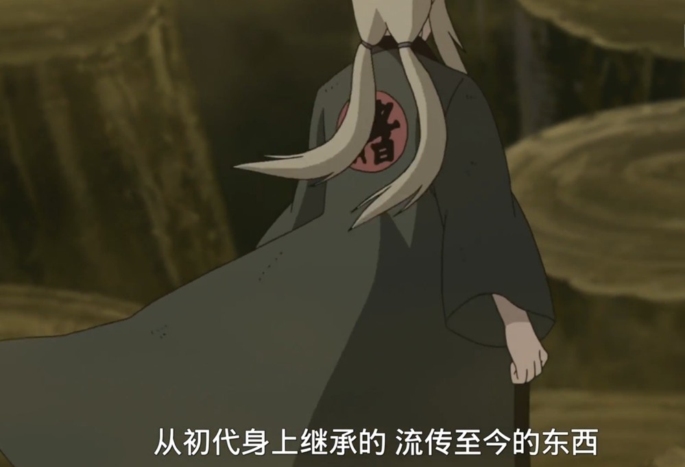 纲手[忍界大战]立绘特写：白发飞扬，查克拉光晕环绕，双手结印蓄势待发，背景为硝烟弥漫的忍界大战战场，尽显威严与力量感