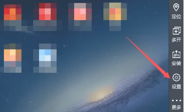 雷电模拟器主界面右下角设置按钮特写，界面清晰简洁，鼠标悬停于齿轮图标上