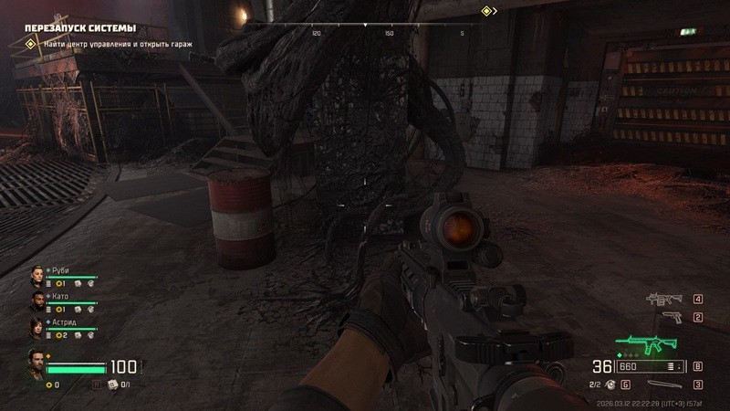 炼油厂关卡俯视角示意图：红色标记标出7处高密度易爆物集群点，箭头指示最佳引怪路径与安全引爆站位