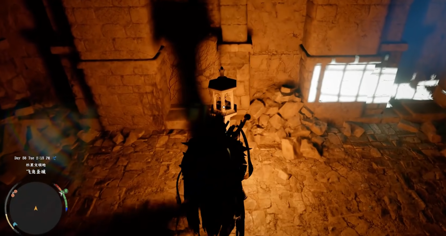 玩家角色在狭窄走廊中侧身闪避自上而下的旋转链锯，身后铁刺正从天花板猛然刺出