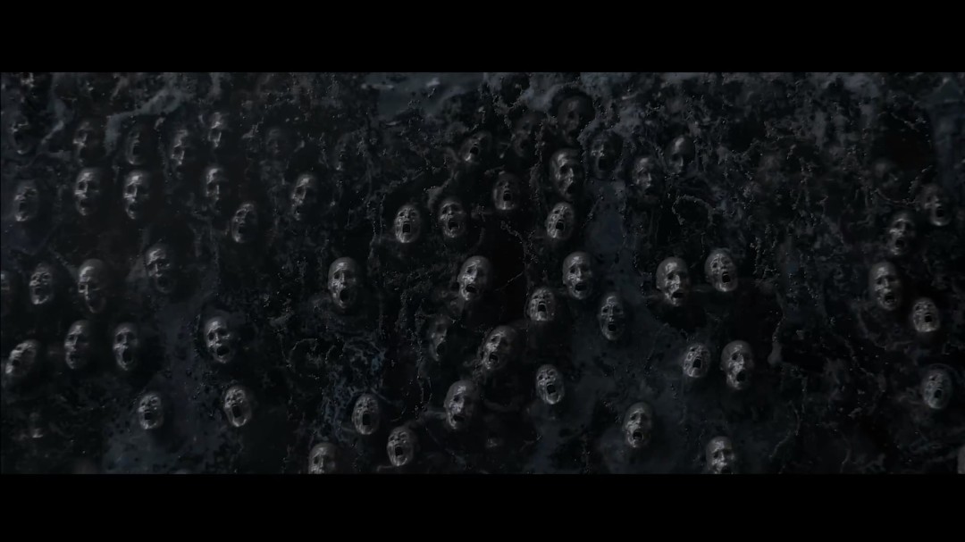 动画关键帧特写：涅瑞尔单膝跪地，左手紧握碎裂的灵魂石残片，鲜血滴落于焦黑大地；身后阿卡拉特化身的巨影高举燃烧长矛，面部轮廓扭曲如恶鬼